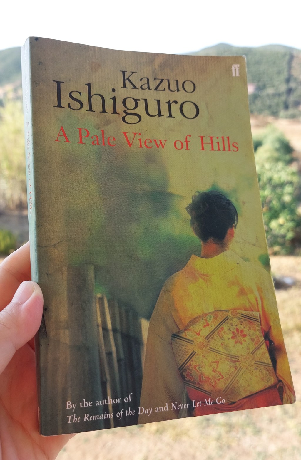 “A Pale View of Hills” Kazuo Ishiguro, 1982 /「遠い山なみの光」カズオ•イシグロ >>